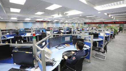 
35年来广州110受理报警求助过亿宗 每分钟10个电话打进广州110-开云电竞中国(图10)